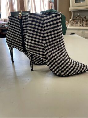 Lulus Black gingham print heeled boots size 6